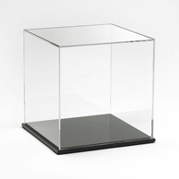 Vente en gros de vitrine en acrylique transparente pour figurines d'action, jouets, porte à ouverture magnétique avec dos miroir, étui de protection