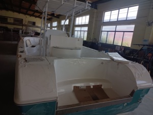 Bateau de pêche à coque en fibre de verre homologué CE, modèle SG850B, 8,50 m (27 pieds), avec siège avant. - Product Image 6