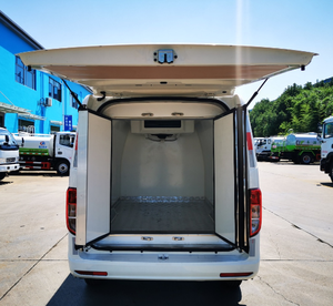 CLW New Small Van-type Diesel Manual Transmission Euro 5 <b>Refrigerated</b> Truck 2080kg - Product Image 5