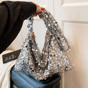 Sac à bandoulière élégant de style féminin. Utilisation de matériaux brillants. Sac à main de luxe de créateur.8820 - Product Image 4