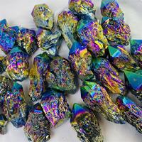 Offre Spéciale de haute qualité naturel arc-en-ciel aura brute points de quartz sculptures guérison coloré grappe de cristal de titane pour la décoration