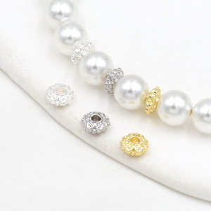 สร้อยข้อมือ/สร้อยคอ DIY ลายโคลเวอร์สี่แฉกแบบวินเทจเคลือบทอง 18K ขนาด 6 มม. พร้อมลูกปัดแบนกันชนแบบรักษาสี - Product Image 2