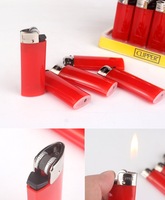 Briquet Clipper de l'usine Jiaxin, vente en gros, avec élégant allumeur plat, roue à silex espagnole jetable et corps en nylon rechargeable de couleur unie