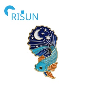 Broche de Metal Personalizado em Forma de Peixe Sortudo, Presente para Amantes de Peixes, Pin de Esmalte de Peixe Betta Siamês - Product Image 3