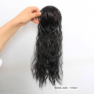 La <span class=keywords><strong>dame</strong></span> porte généralement une longue bande de cheveux tressée avec des extensions de cheveux supplémentaires et des pinces à cheveux supplémentaires. - Product Image 3
