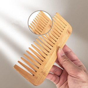 Peigne à poux en bambou couleur naturelle et peigne de toilettage pour barbe au laser, avec manche en bois et logo laser, idéal pour les voyages - Product Image 5