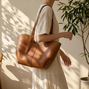 Sac de soirée en cuir le plus vendu pour femmes, au style sophistiqué, idéal pour les mariages et les soirées, disponible au prix export. - Product Image 3