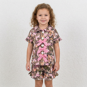 Pyjama d'été décontracté et écologique pour fillette, 2 pièces, motif camouflage feuilles, haut boutonné, short à volants avec nœud rose, tenue de nuit - Product Image 1