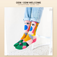 Chaussettes fantaisie personnalisées OEM, polyester et élasthanne, imprimé visage abstrait, chaussettes décontractées pour hommes et femmes, vente en gros