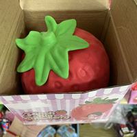 Bestseller Jouet Squishy en PU souple Fraise, Fruits Simulés, Anti-stress, Décompression, Unisexe, Vente en Gros