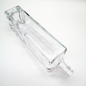Botella <span class=keywords><strong>de</strong></span> bebida cuadrada en relieve <span class=keywords><strong>de</strong></span> 750ml <span class=keywords><strong>de</strong></span> alta <span class=keywords><strong>calidad</strong></span>, venta al por mayor, vidrio <span class=keywords><strong>de</strong></span> pedernal para Vodka, <span class=keywords><strong>Gin</strong></span>, ron, Tequila, licor, corcho, sin sellado - Product Image 5