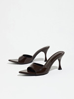 Minimalistische Damen-Sandalen mit Einzelriemen, spitz zulaufend, glänzend, zum Hineinschlüpfen, Y2K-Street-Club-Abend-Elegante-Kleidersandalen