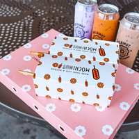 Boîte d'emballage pliable Mochinut en matériaux recyclés avec pelliculage mat et gaufrage pour boîtes à donuts, corndogs et sushis