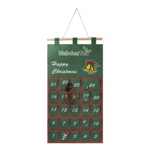 Calendrier de l'Avent en feutre polyester vert de Noël avec chiffres blancs, motifs pingouin et flocon de neige brodés, 25 poches, décoration suspendue - Product Image 5