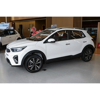 Лидер продаж: Stonic 2026 1.4L, комплектация Sunroof Edition, кожаные сиденья, передний привод, бензиновый малолитражный внедорожник
