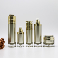 Bouteilles cosmétiques d'or de pompe de sérum de luxe champagne récipient d'emballage cosmétique bouteilles airless de lotion acrylique pour les soins de la peau