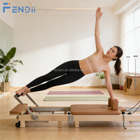 Équipement de fitness de qualité commerciale, cadre en bois durable, reformer de Pilates pliable pour l'entraînement en studio de yoga