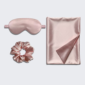 Ensemble de sommeil <span class=keywords><strong>en</strong></span> satin de <span class=keywords><strong>soie</strong></span> doux masque de sommeil <span class=keywords><strong>en</strong></span> satin personnalisé chouchous et <span class=keywords><strong>taie</strong></span> <span class=keywords><strong>d</strong></span>'<span class=keywords><strong>oreiller</strong></span> pour cheveux - Product Image 1