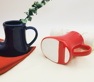 Tasses en céramique au design de bottes de Noël, vaisselle brillante rouge et bleue pour cadeaux de Noël - Product Image 2