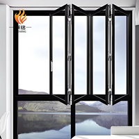 Fenêtres pliantes insonorisées en uPVC avec structure multi-chambres et vitrage acoustique haute performance STC pour projet de réduction du bruit urbain