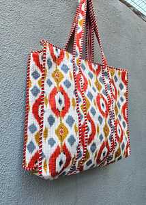 Bolso tote de algodón acolchado hecho a mano estilo vintage / Bolso floral reversible para uso diario de mujer - Product Image 5