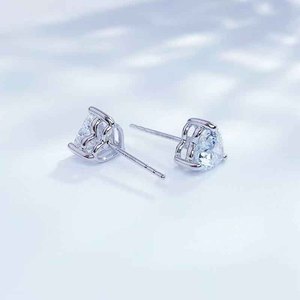 Pendientes de Diamantes Cultivados en Laboratorio HPHT de Platino Pt950 con Corte de Corazón de 3 Puntas, Románticos y Brillantes - Product Image 4