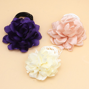 Collier ras du cou en ruban floral, bijoux décoratifs à fleurs blanches pour fête, accessoire de mode pour femmes - Product Image 4