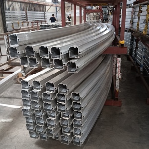 Profilé de rail de rideau en aluminium flexible et courbé pour <span class=keywords><strong>baie</strong></span> <span class=keywords><strong>vitrée</strong></span> et pièce ronde, service de cintrage sur mesure - Product Image 1