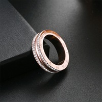 Bague élégante en acier inoxydable de 6 mm avec micro-pavé de diamants et strass, bijou romantique pour couple