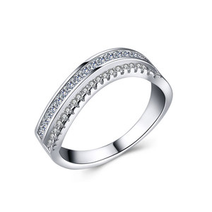 Anello scintillante a doppia fila per donna, gioiello da dito minimalista e alla moda - Product Image 1