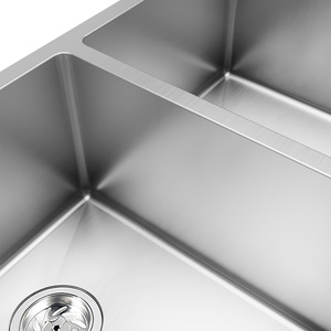 Évier de cuisine double à montage sous plan en acier inoxydable T304 de calibre 16, fait main, design moderne, surface brossée, certifié CUPC - Product Image 3