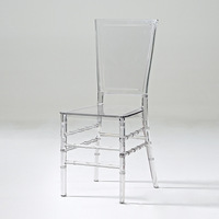 Chaise de banquet empilable pour hôtel Chaise de mariage en plastique transparent Chaise de mariage pour jardin et extérieur Location Chaise de mariage à dossier croisé
