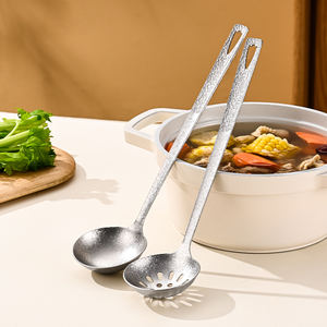 Cuchara para Sopa de Titanio Puro con Mango Largo, Apta para Lavavajillas y Ecológica, Utensilio para Olla Caliente - Product Image 1