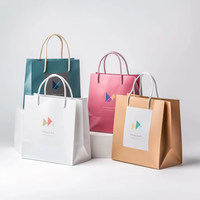 Sacs en papier de luxe personnalisés avec ruban, poignée et logo imprimé sur papier d'art de luxe pour emballage de vêtements, montres et artisanat