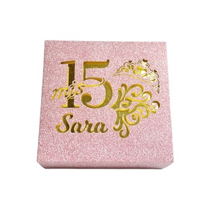 Caja para Recuerdos de Quinceañera Personalizada con Purpurina y Corte Láser Estilo Antifaz con Papel de Revestimiento - Product Image 1