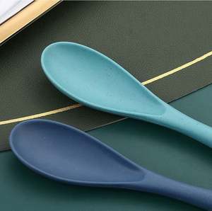 Ensemble de couverts de voyage portables et durables en plastique avec étui – Idéal pour le camping, les pique-niques, les barbecues en extérieur et les voyages en voiture - Product Image 2