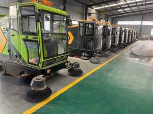 Triciclo eléctrico de 4 ruedas adecuado para la limpieza de calles y superficies de áreas públicas. - Product Image 4