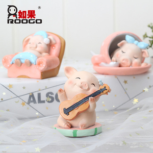 <span class=keywords><strong>Figurine</strong></span> de cochon musical en polyrésine écologique artisanale en gros, design cochon bouffant jouant de l'ukulélé, en résine peinte <span class=keywords><strong>à</strong></span> la main pour cadeau - Product Image 4