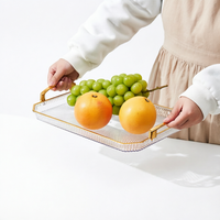 Plateau de service rectangulaire en PET de 38,5 cm, transparent avec poignée dorée, plateau en plastique pour fruits, collations, thé, café, table, fête à domicile