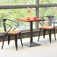 Ensemble de salle à manger de style industriel moderne, table carrée en bois, chaises en métal, ensemble de table et de chaises pour café, bistrot, salon de thé