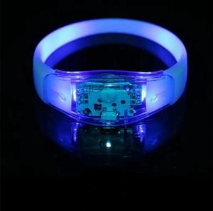 Pulseras LED <span class=keywords><strong>de</strong></span> Silicona Personalizadas que Brillan en la Oscuridad Activadas por Sonido con Control por Voz para <span class=keywords><strong>Fiestas</strong></span> - Product Image 1