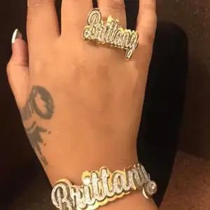 Placa de identificação Pulseira 2020 Dropshipping Aço Inoxidável Novo Nome Personalizado Acrílico para As Mulheres Carta Presente Jóias BANGLES Hiphop