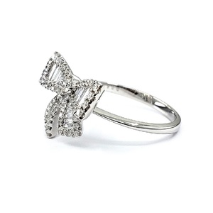 Bagues baguettes en or blanc 18 carats de haute qualité pour femmes, livraison rapide pour le jour de Thanksgiving. - Product Image 4