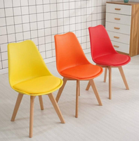 Chaise de salle à manger en plastique bon marché, style nordique, minimaliste, ergonomique, durable et écologique pour la maison, le bureau et l'hôtel