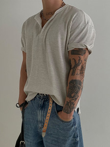 Camisa Henley Primas Waffle Hecha a Medida para Hombre, Manga Corta, Verano, Texturizada, Corte Ajustado para Hombres Musculosos - Product Image 1