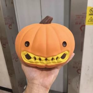 Nouvelle Sortie : Squishy Géant Citrouille d'Halloween 19 cm – Jouet Créatif Anti-Stress à Presser – Cadeau Idéal pour Fêtes d'Halloween - Product Image 2