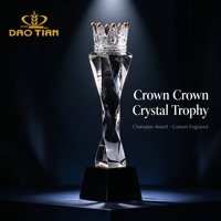 Trophée Couronne en Cristal Doré Personnalisé Gravé – Base Noire – Cadeau d'Entreprise Sportif – Meilleure Vente