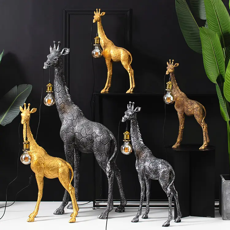 Lámpara de decoración para sala de estar, iluminación creativa de mesa para Hotel, Animal dorado, jirafa, de pie, nueva