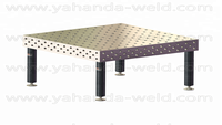 Table de soudage flexible 3D compatible avec les grilles universelles pour la reconfiguration infinie d'assemblages complexes de tubes et de tôles