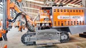 ZGYX 421TA Equipo de perforación DTH de superficie diésel integrado, máquina perforadora de roca sobre orugas totalmente hidráulica con motor y rodamientos para minería a cielo abierto - Product Image 5